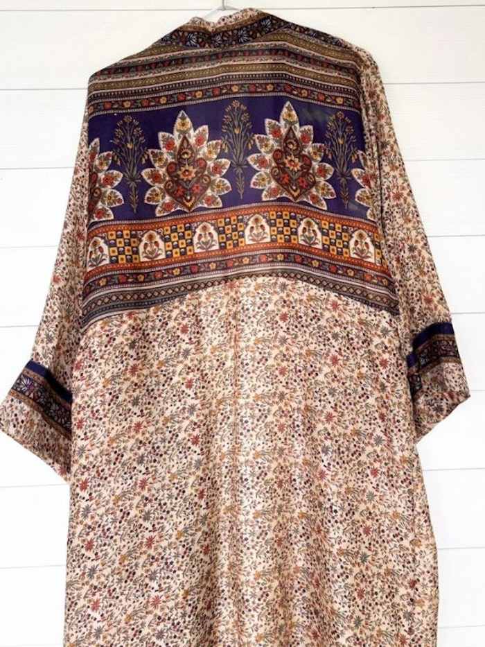 Kimono Uma återvunnen sari Nr 145