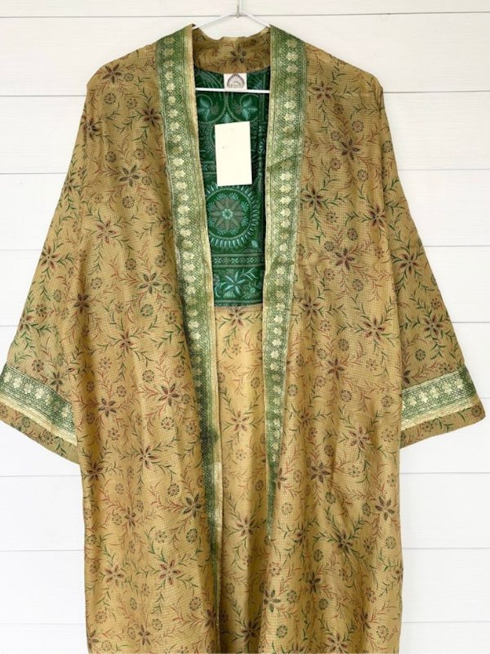 Kimono Uma återvunnen sari Nr 150
