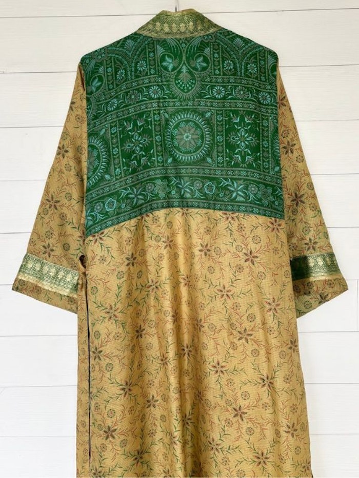 Kimono Uma återvunnen sari Nr 150