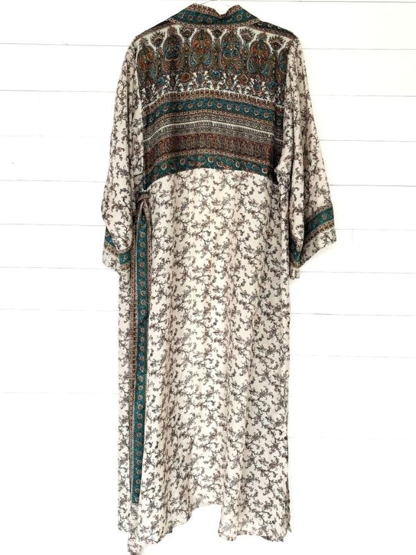 Kimono Uma återvunnen sari Nr 157