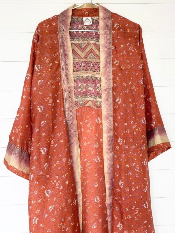 Kimono Uma återvunnen sari Nr 158