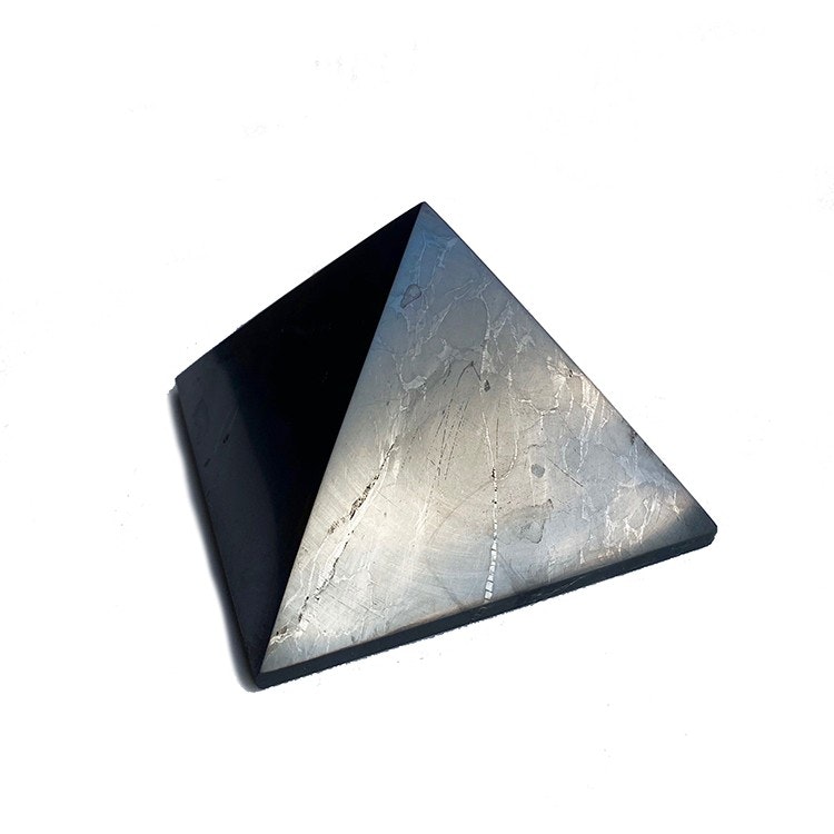 Shungit pyramid polerad 7 cm