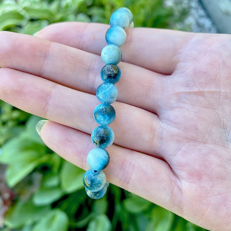 Blue Ice Nakauriit 8mm pärlor Armband