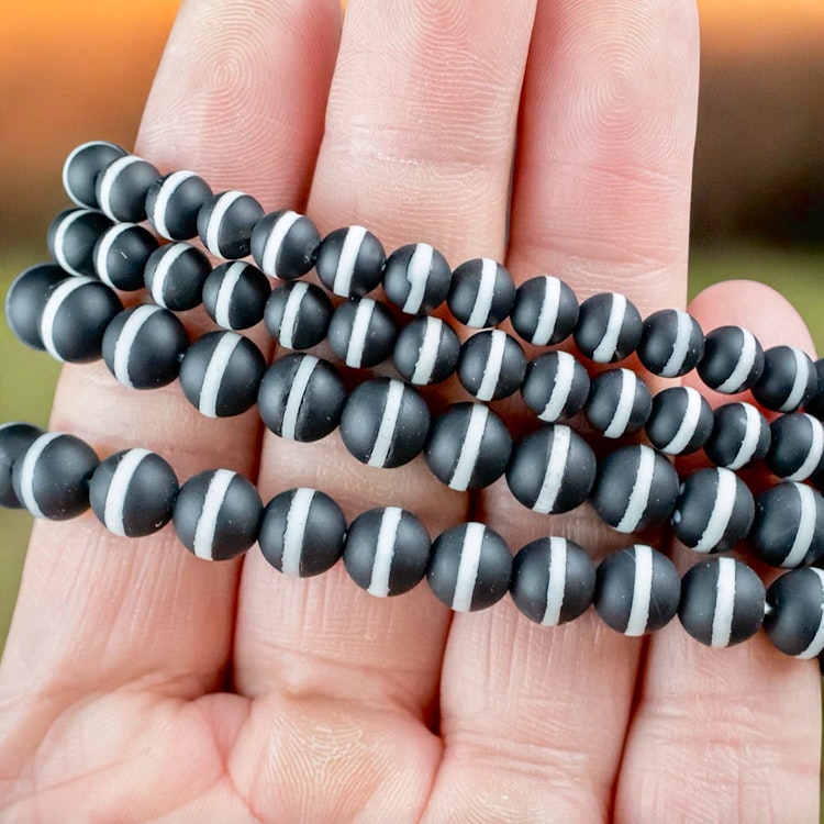 Agat Svart med Dzi linjer 6mm pärlor Armband