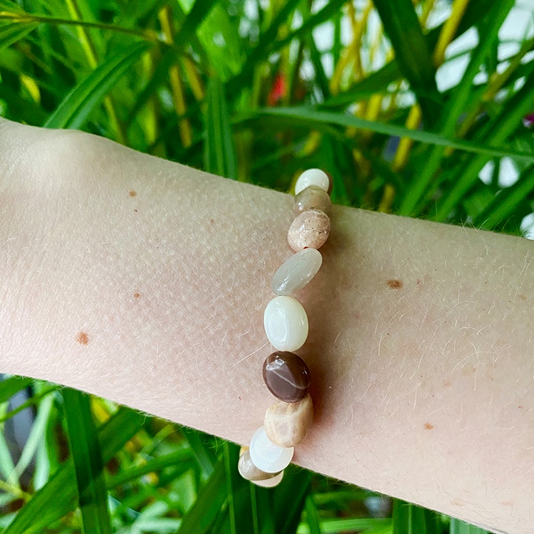 Månsten Rosa (Trumlade) 8-14mm pärlor Armband