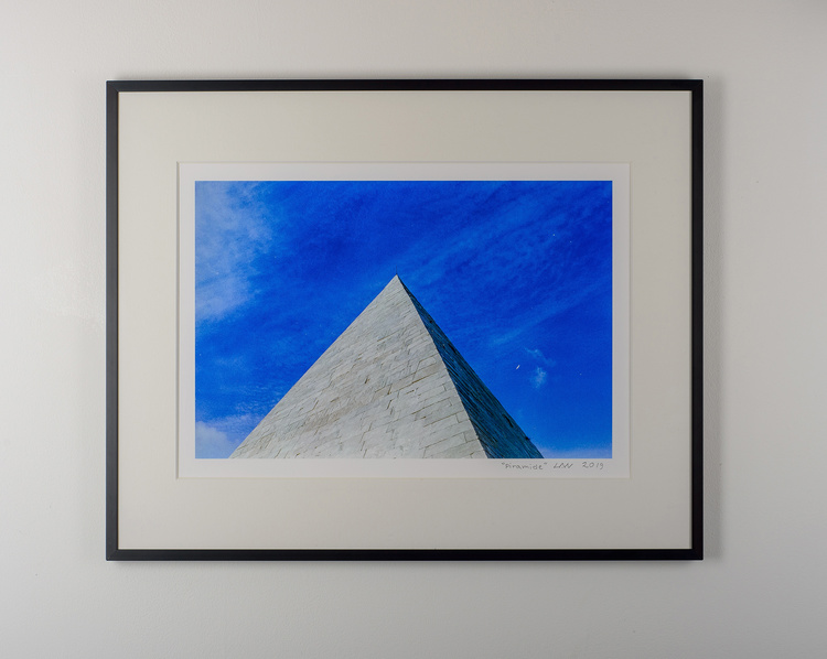 ”piramide” black frame