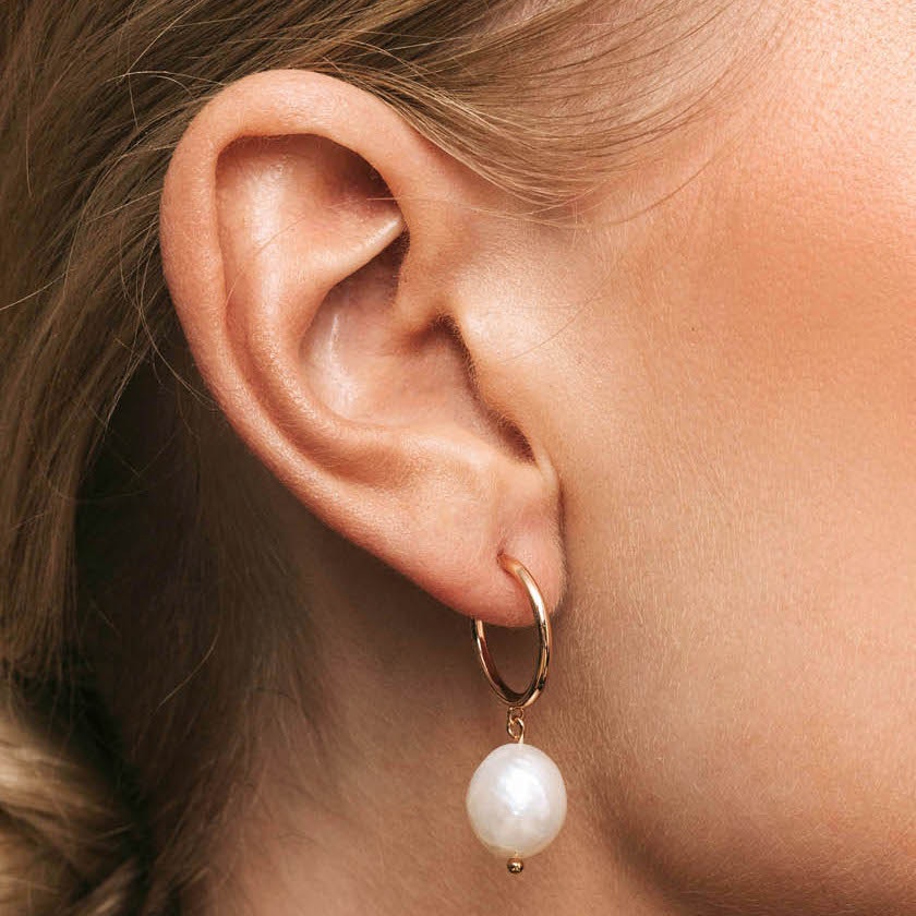 Unika hängande pärlörhängen – Pearly hoops - Sparv Accessories