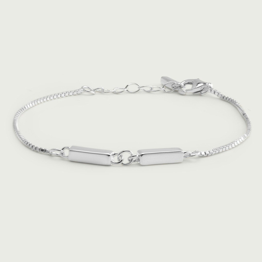 Linked armband