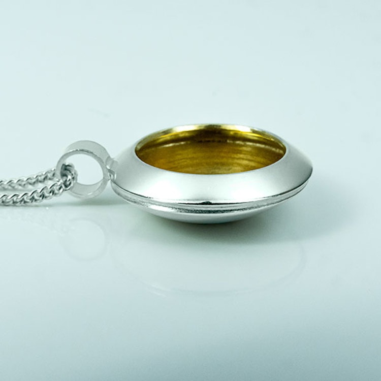 Silver pendent with gold plating - 19mm ø