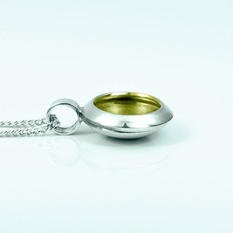 Silver pendent with gold plating - 13mm ø