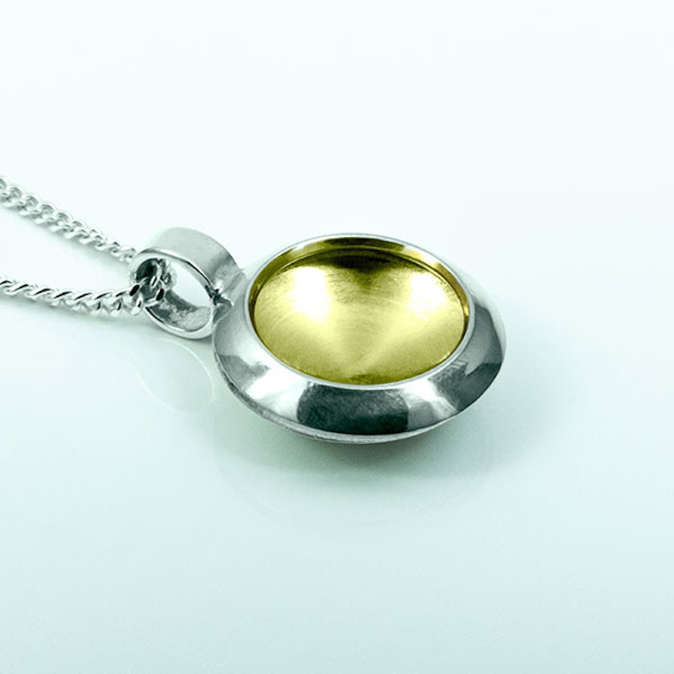 Silver pendent with gold plating - 13mm ø