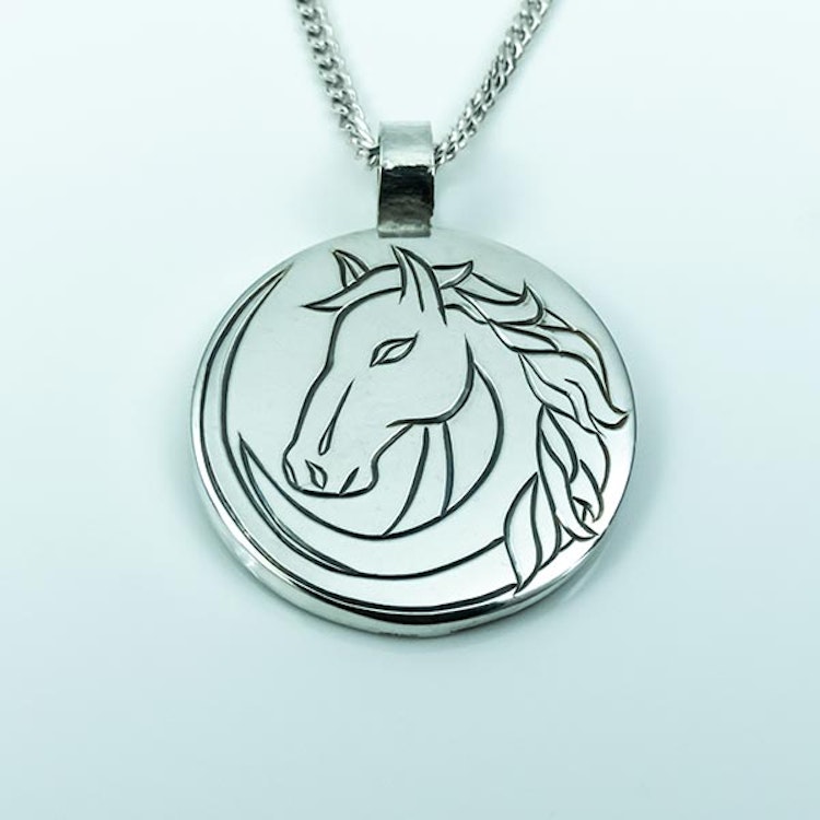 Hand-engraved horse pendent in silver