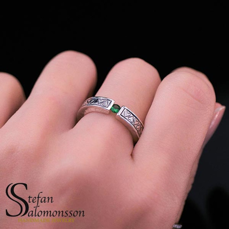 Silver heart-ring with a Green Garnet