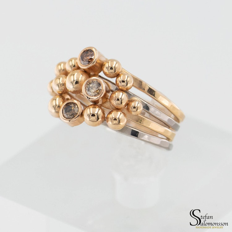 White and red gold ring with colored diamonds