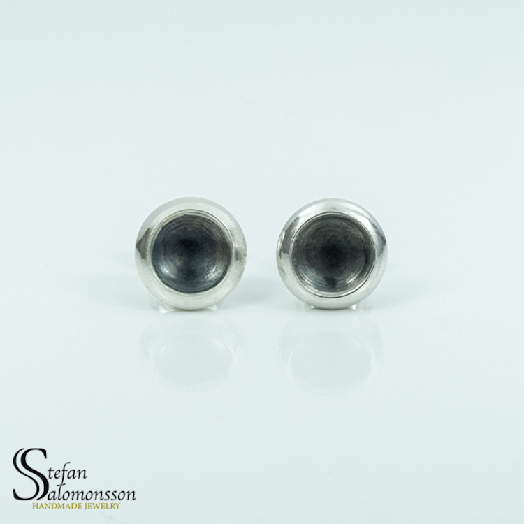 Silver örhängen med oxidering - 9mm ø