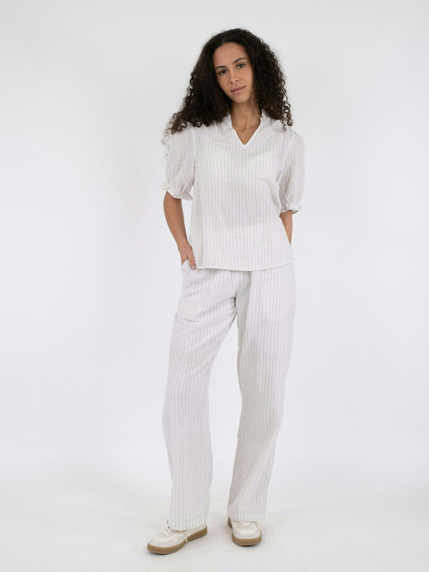 Neo Noir - Astra Simple Stripe Pants (Offwhite)