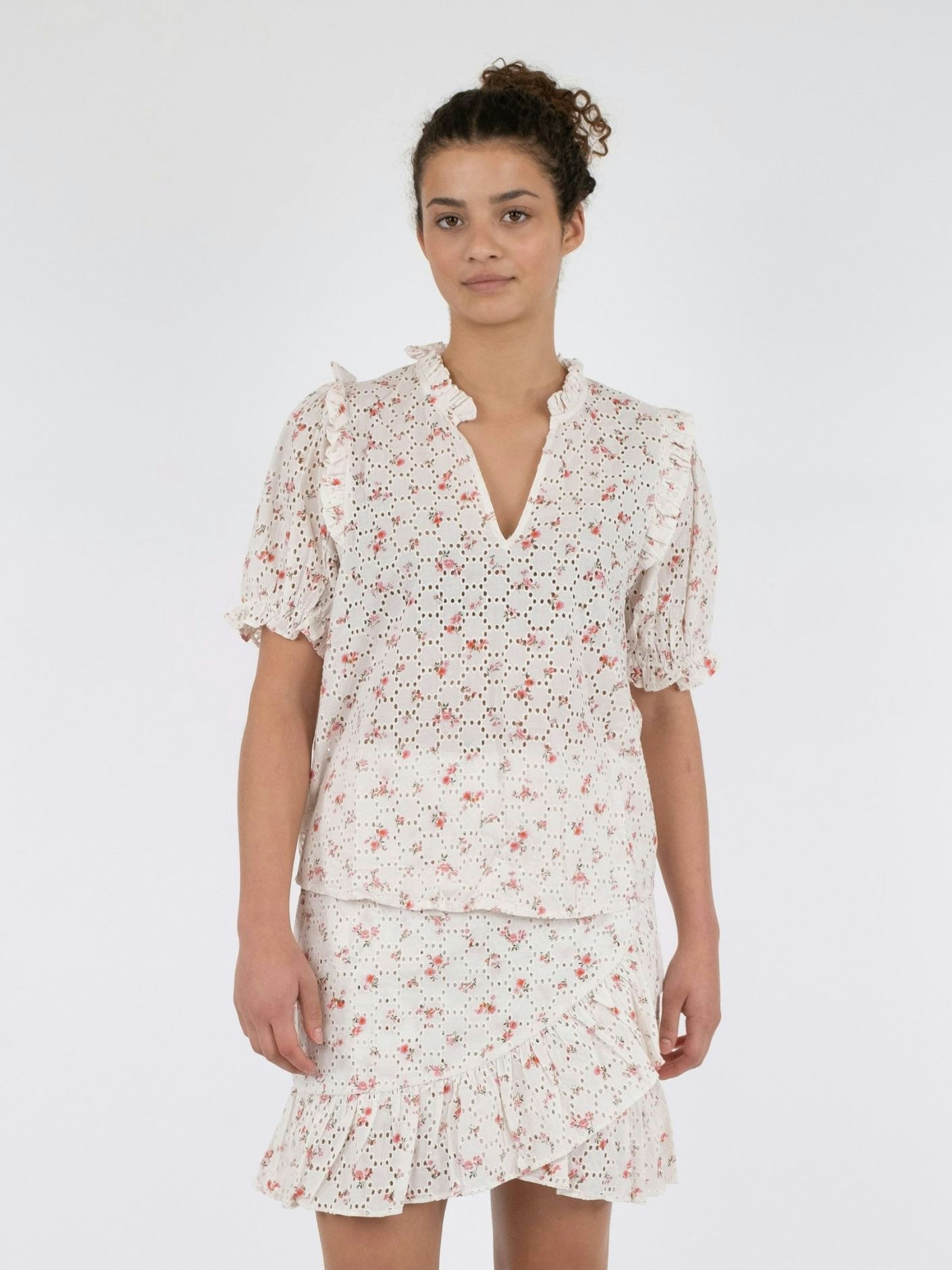 Neo Noir - Rosalie Embroidery Rose Blouse (Pink)