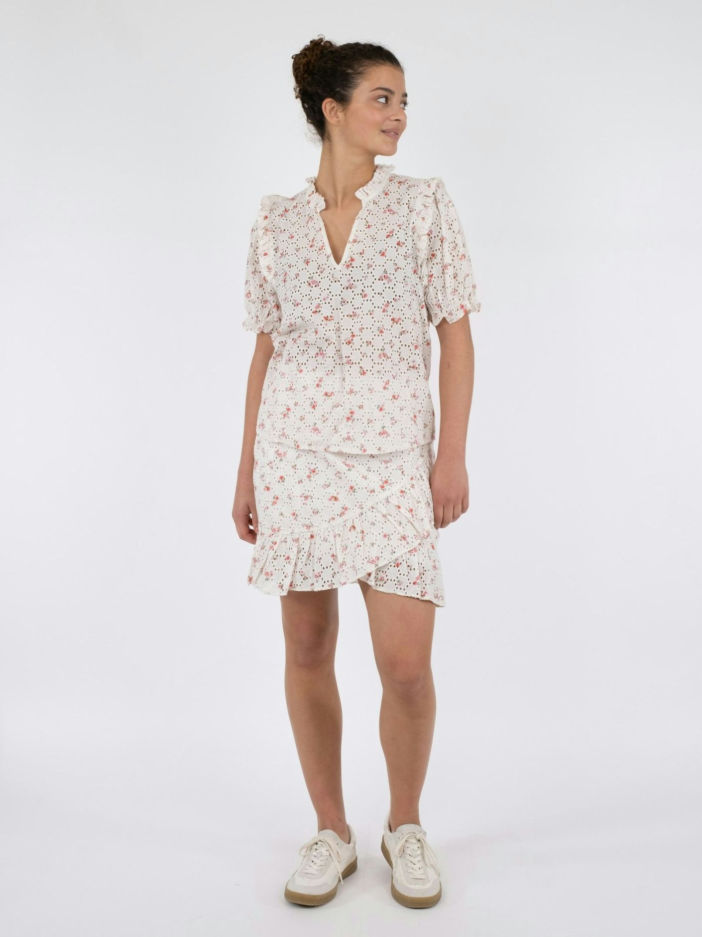 Neo Noir - Rosalie Embroidery Rose Blouse (Pink)