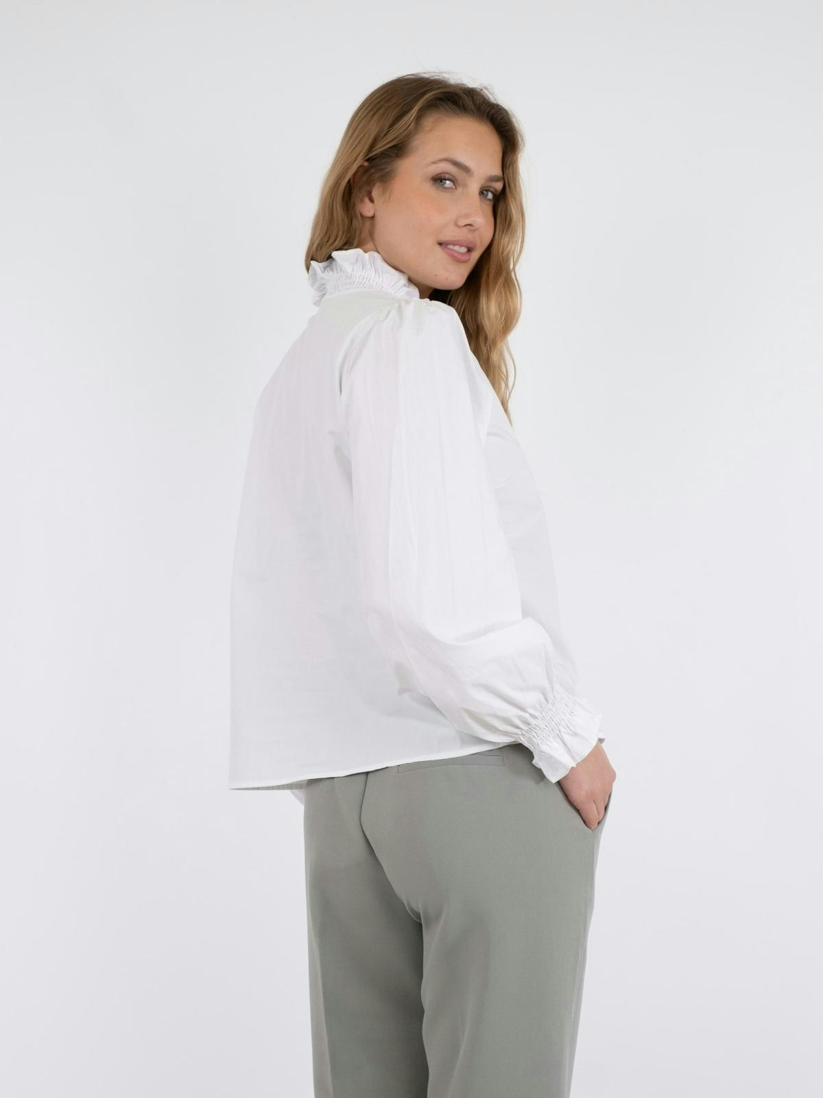 Neo Noir - Brielle Solid Shirt (White)