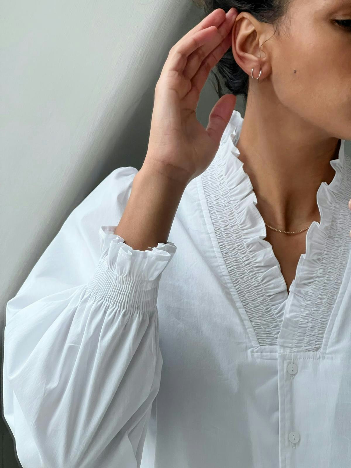 Neo Noir - Brielle Solid Shirt (White)