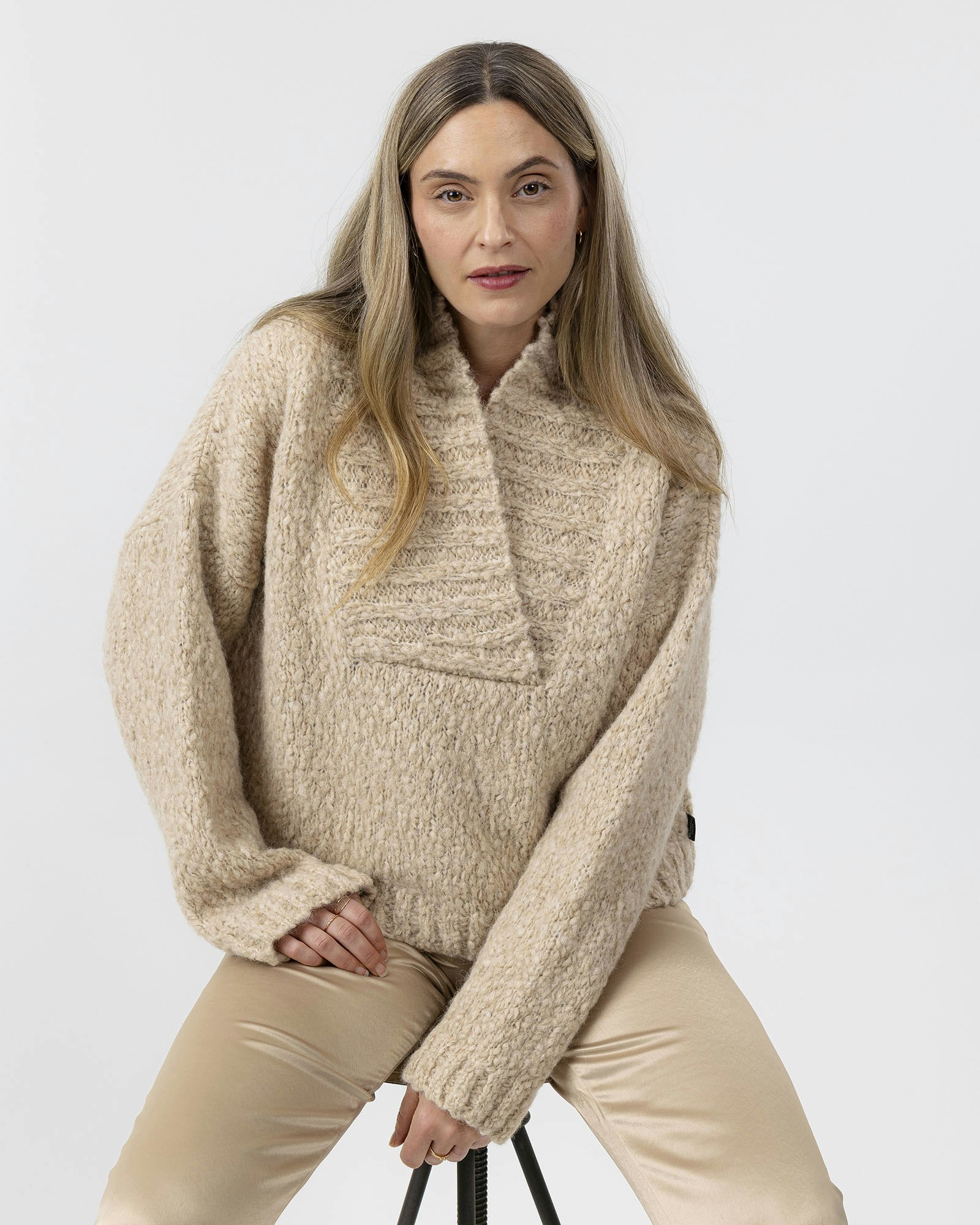 Holebrook - Moa V-Neck (Sand)