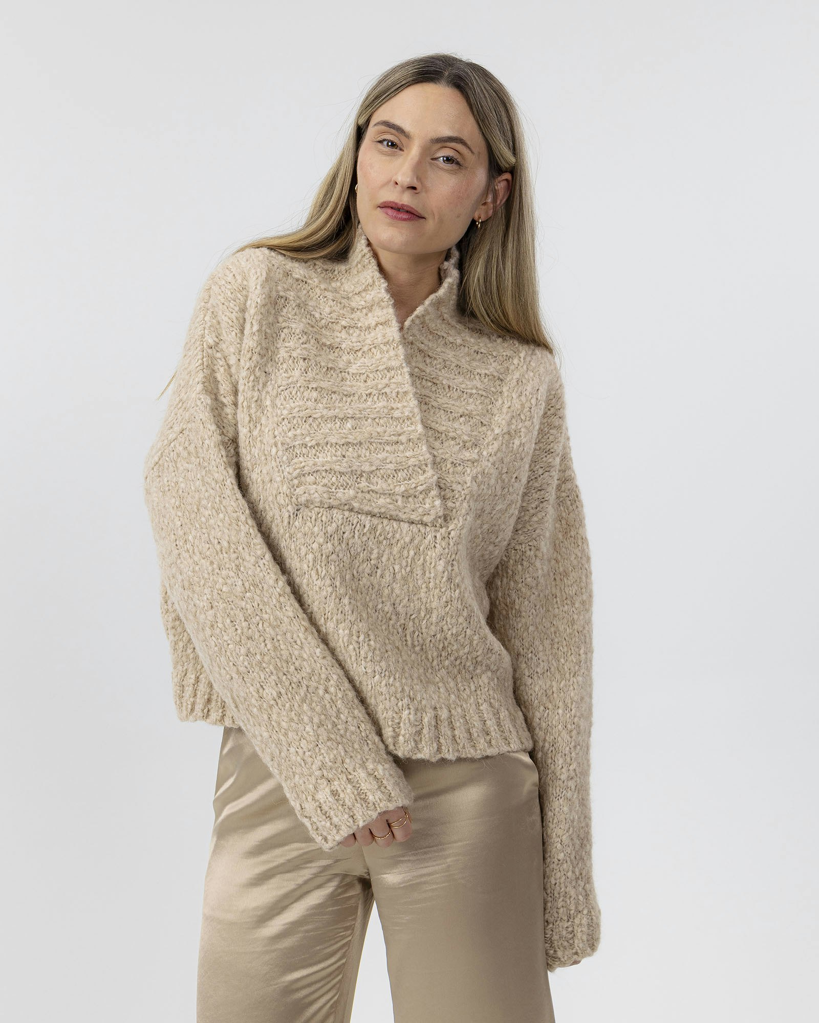 Holebrook - Moa V-Neck (Sand)