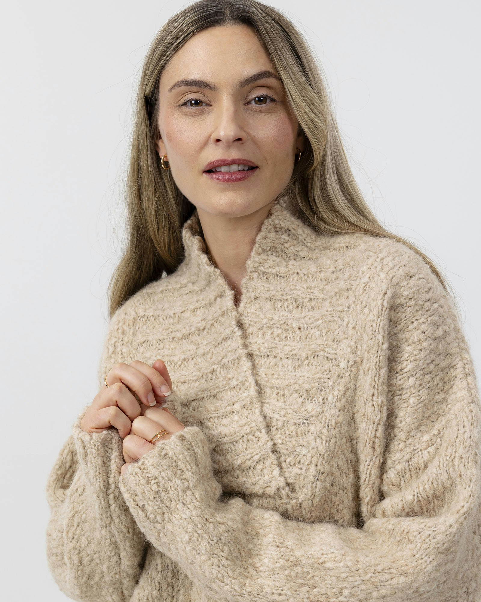 Holebrook - Moa V-Neck (Sand)