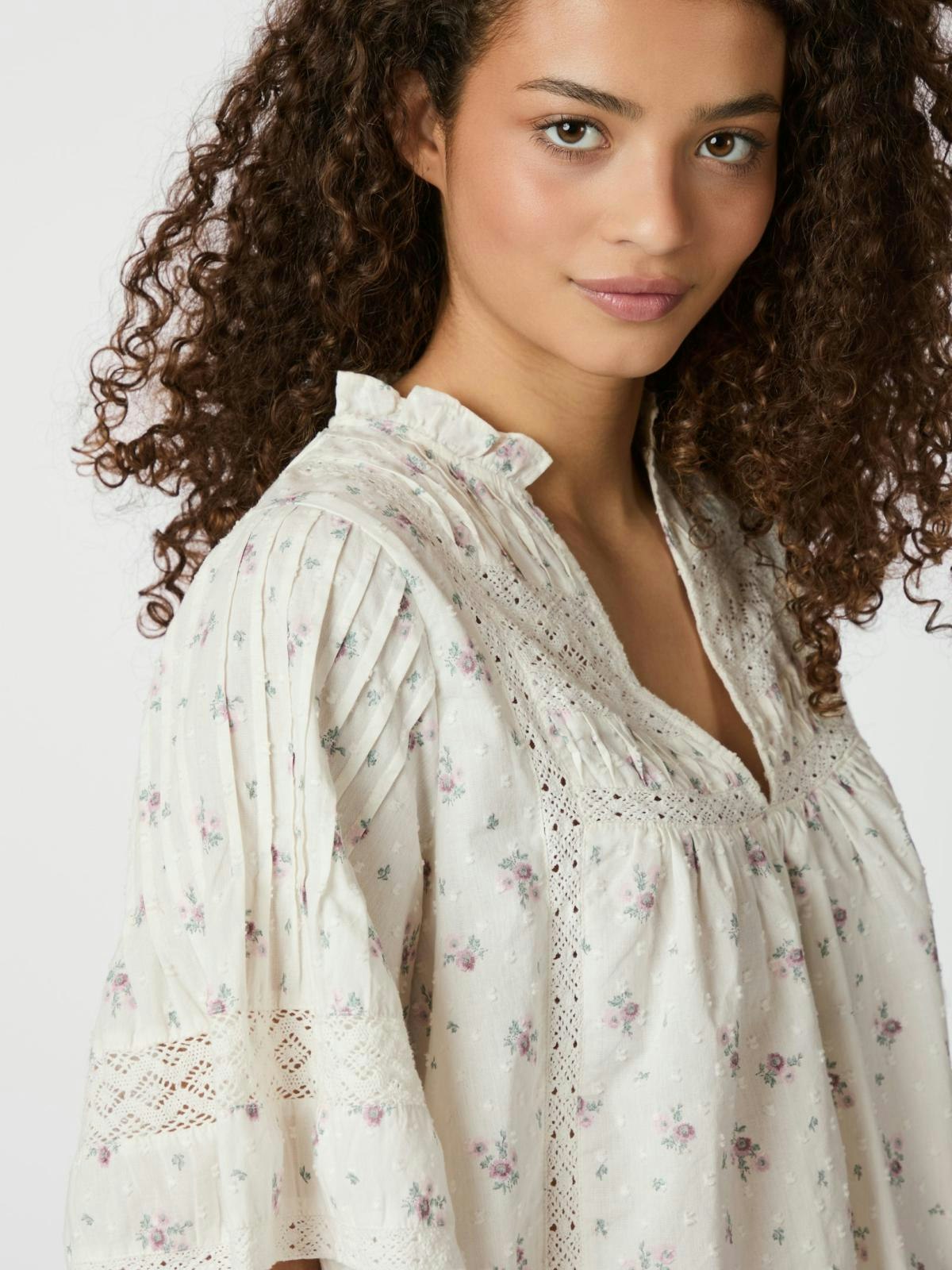 Neo Noir - Siama Dobby Flower Blouse (Offwhite)