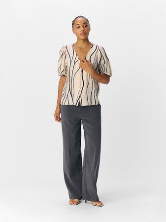 Object - OBJJACIRA S/S V-NECK TOP (Sandshell)