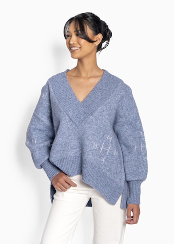 Hést - FAM V-neck Sweater (Faded Blue)