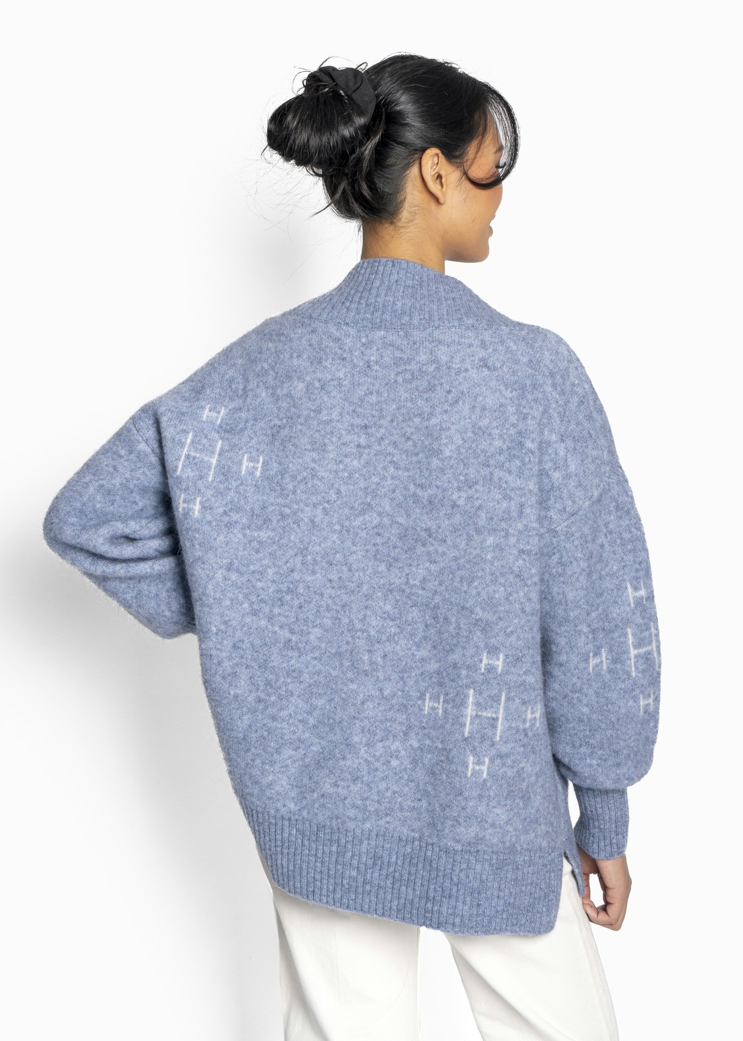 Hést - FAM V-neck Sweater (Faded Blue)