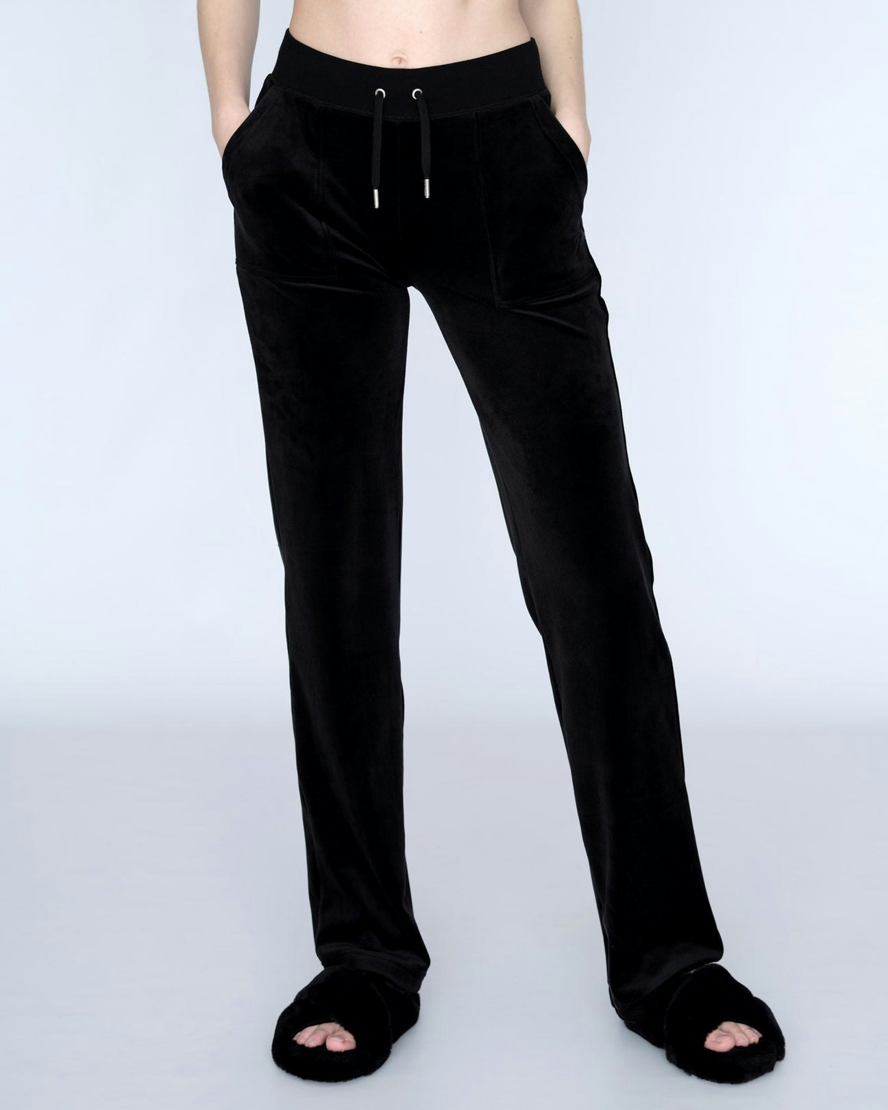 Juicy Couture - Classic Velour Del Ray Pant pocket design - Black