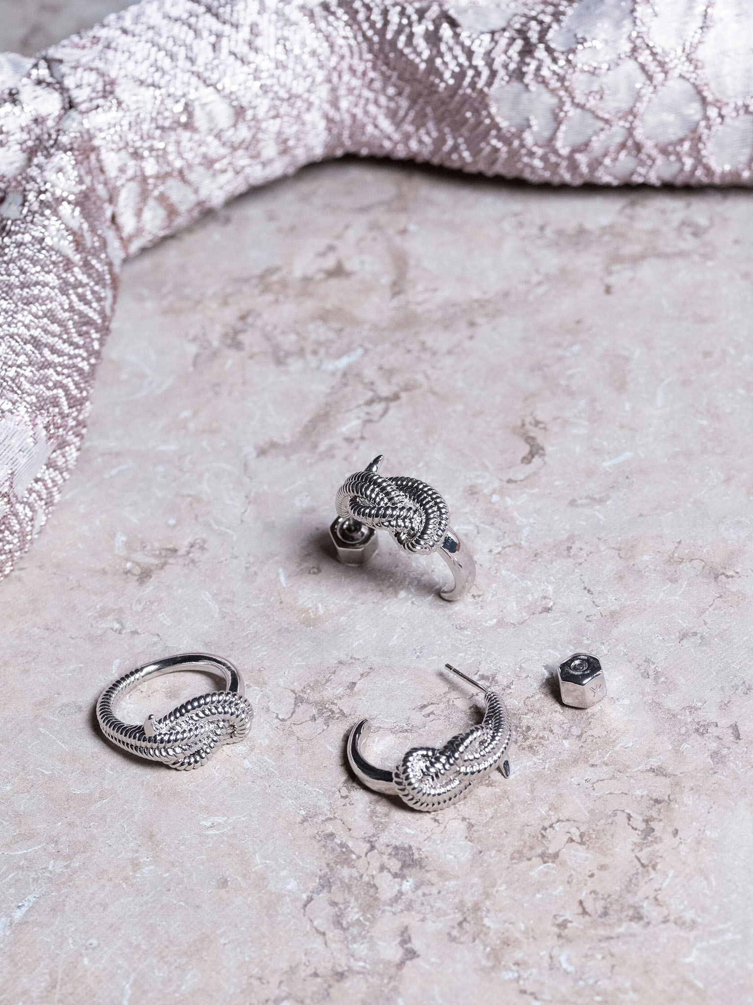 Ylva Li - YVES KNOT EARRINGS – SILVER