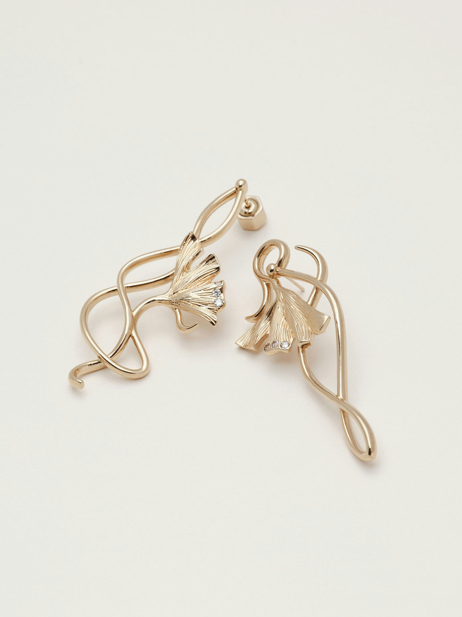 Ylva Li - EMBLA LEAF EARRINGS – CRYSTAL (GOLD)