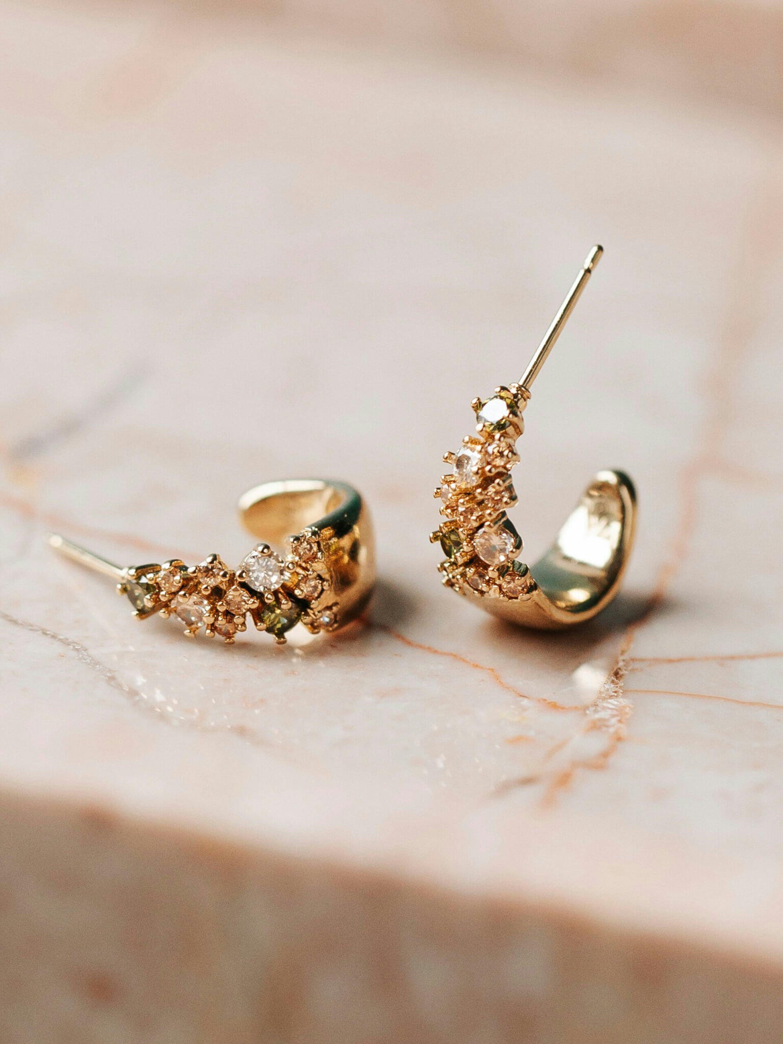 Ylva Li - PETITE MEADOW EARRINGS – PERIDOT