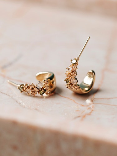 Ylva Li - PETITE MEADOW EARRINGS – PERIDOT