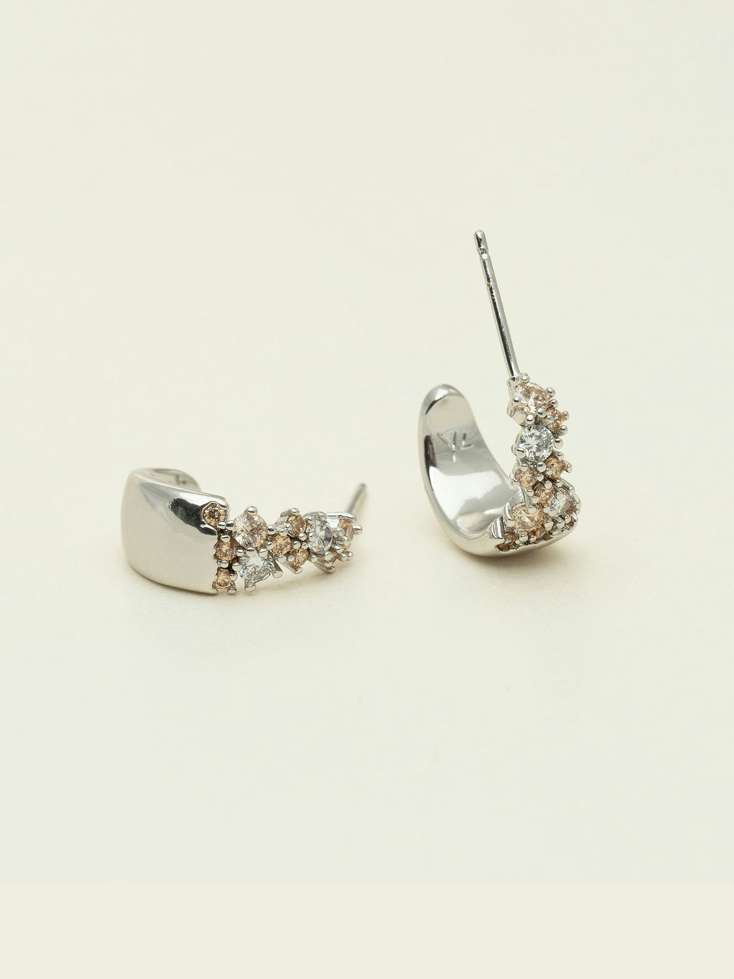 Ylva Li - PETITE MEADOW EARRINGS – CHAMPAGNE