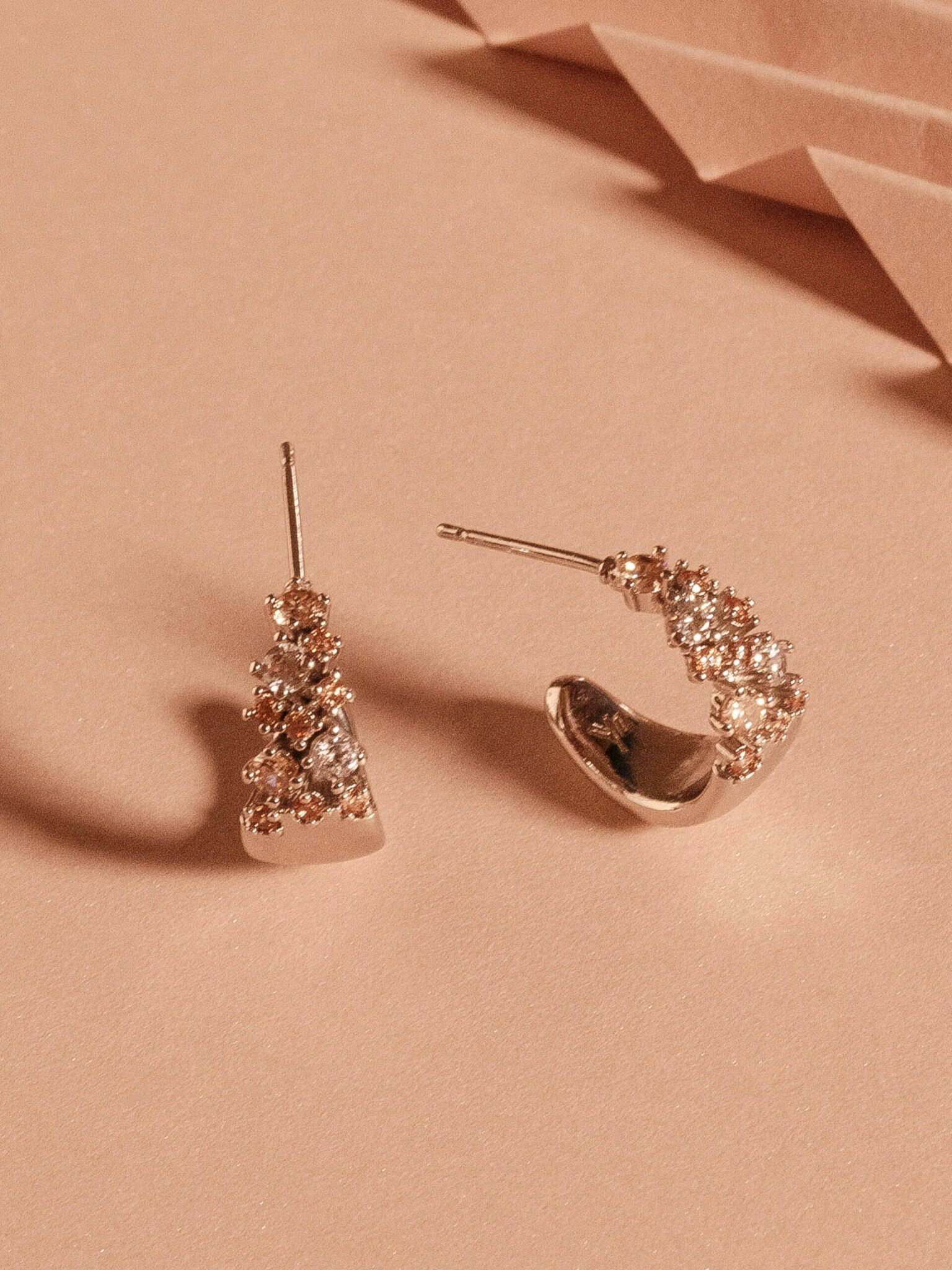 Ylva Li - PETITE MEADOW EARRINGS – CHAMPAGNE
