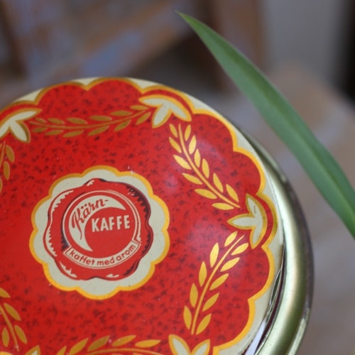 Plåtburk - Kaffeburk Röd Blommig