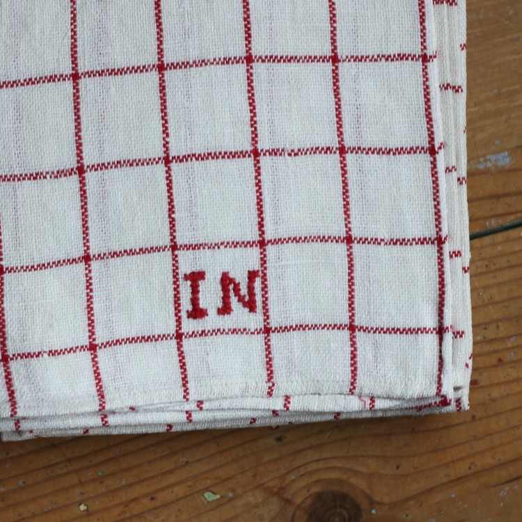 Handduk - Linne Monogram IN Röd