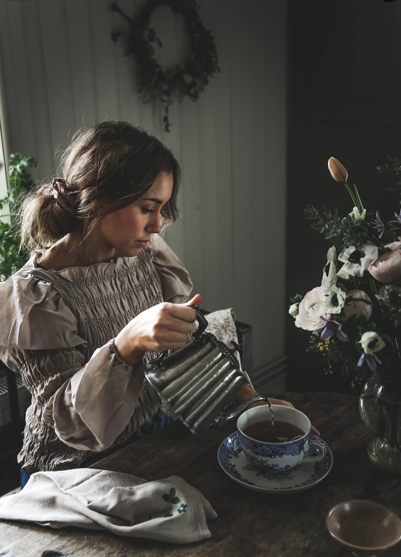 "Livsjournalen ligger där och väntar på mig, vågar ju knappt skriva i den så fin som den är" - Anna Kubel