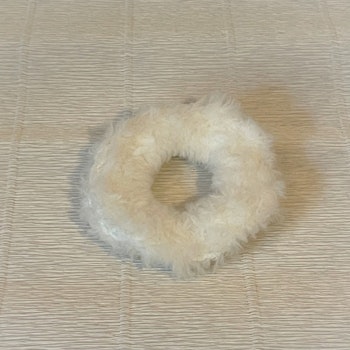 Scrunchie virkad vit