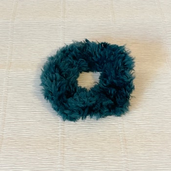 Scrunchie virkad mörkgrön