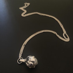 Pearl in shell pendant