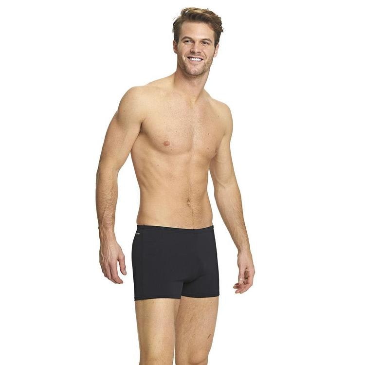 Boxermodell från Zoggs. Lätta och bekväma badbyxor som passar bra. Klortålig badbyxa för motionärer och de som simtränar.