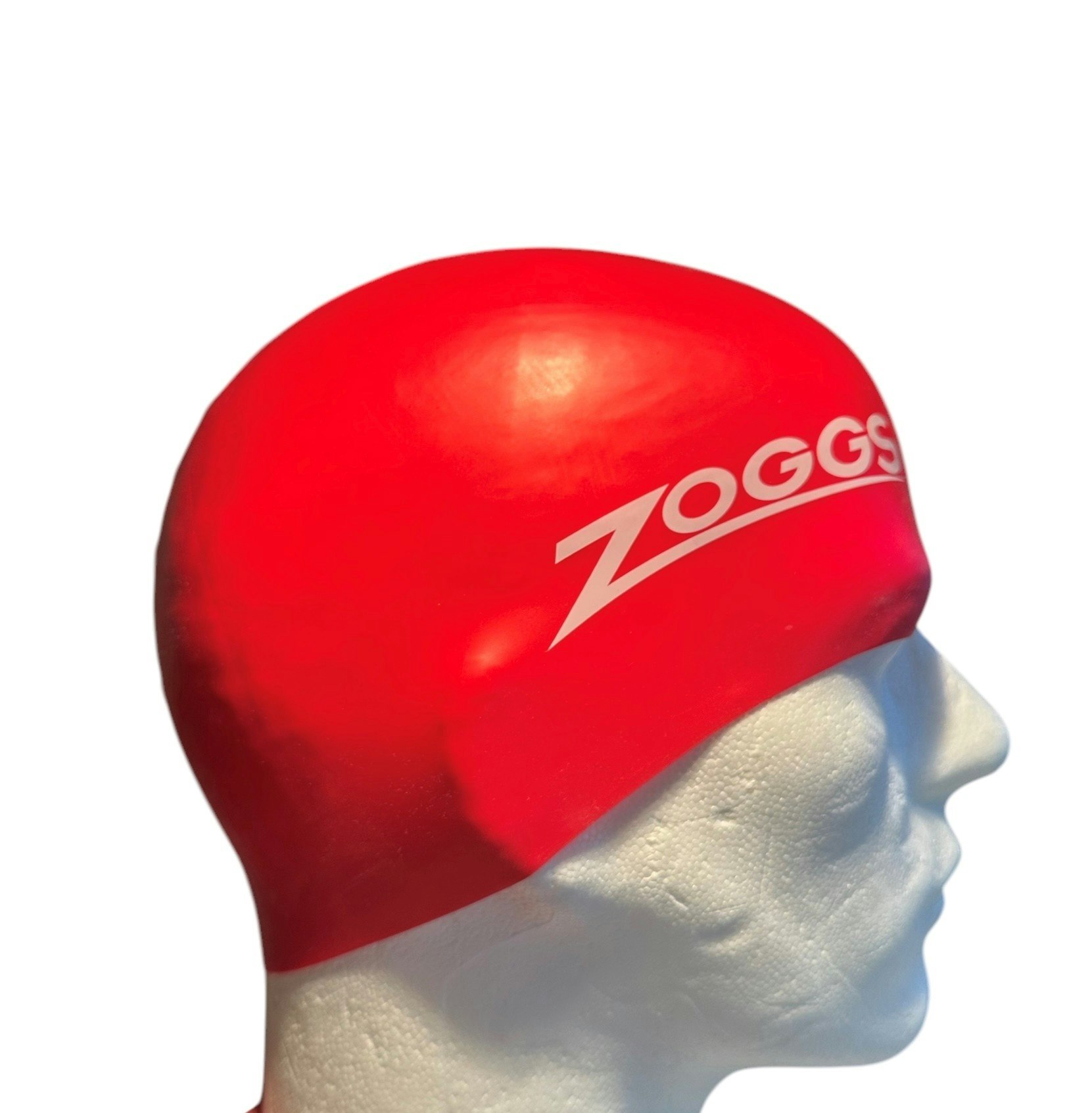 Röd badmössa i silikon. Zoggs open water swim cap.