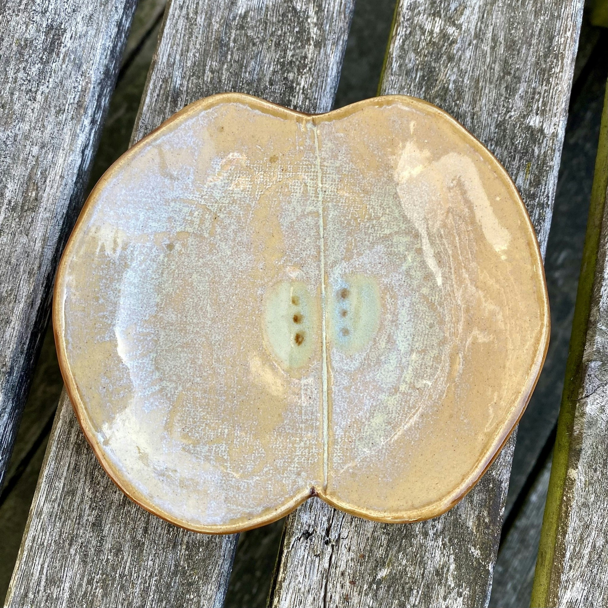 Assiett äpple beige