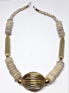Halsband med ben och guldfärgad metall