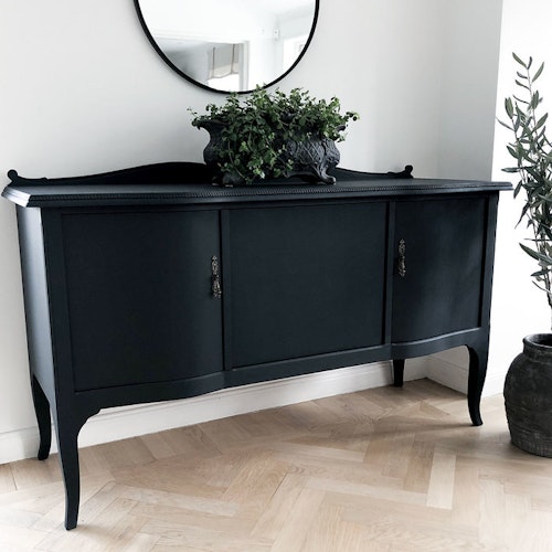 Antikt sideboard i svart