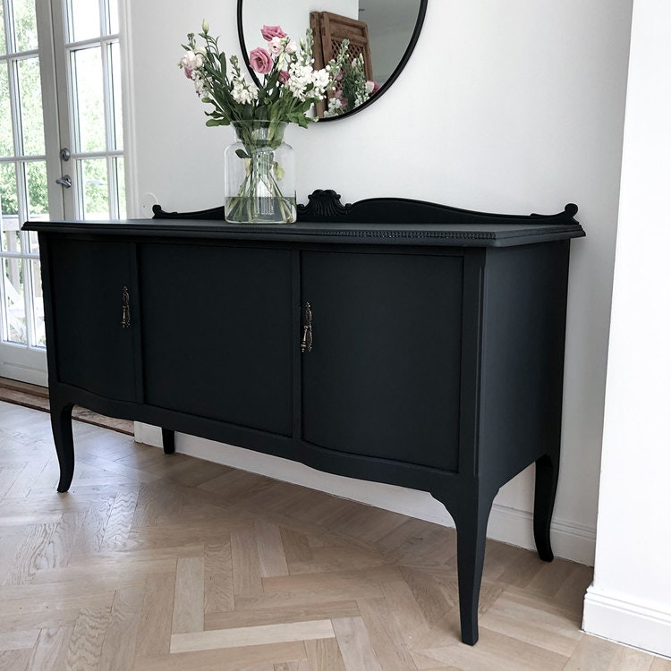 Antikt sideboard i svart